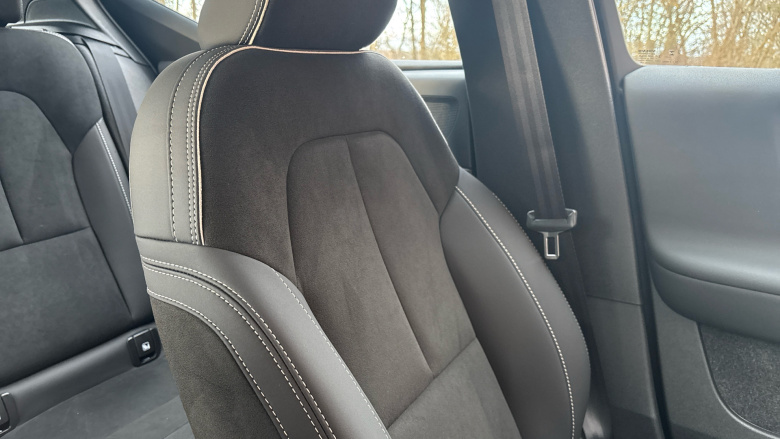 Volvo XC40 2.0 B4P Plus Dark 5dr Auto Petrol Estate